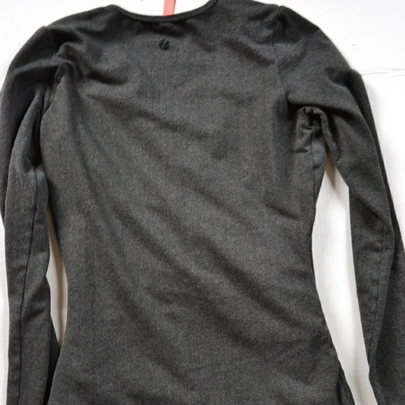 ZAKTI  Cross Front Top - Picture 5 of 10